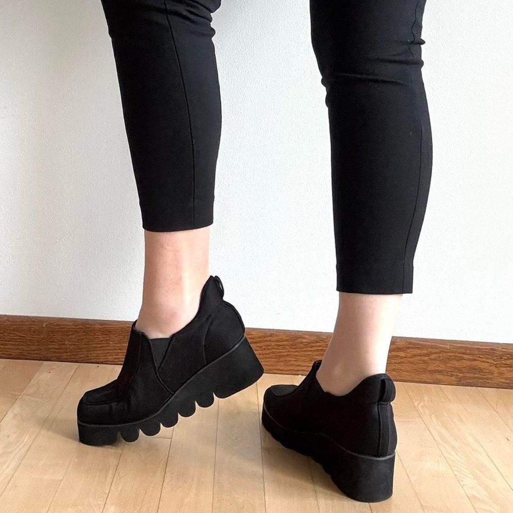 Cool and weird futuristic chunky slip on black wedge platform heels - Picture 3 of 11